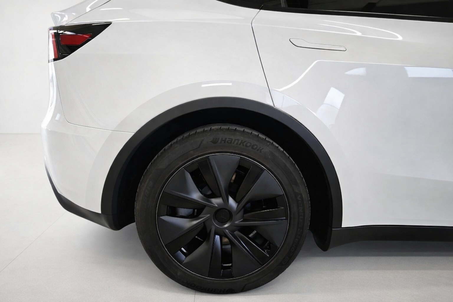 Model Y RWD 19インチホイール